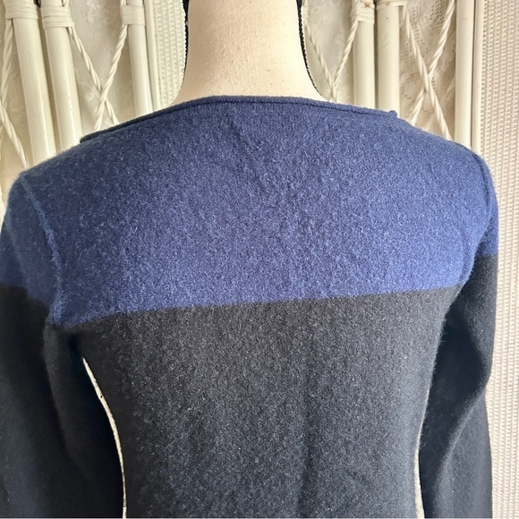 Club Monaco Sweater Cashmere Pullover Blue and Black Colorblock FLAWS size Small - Picture 9 of 16
